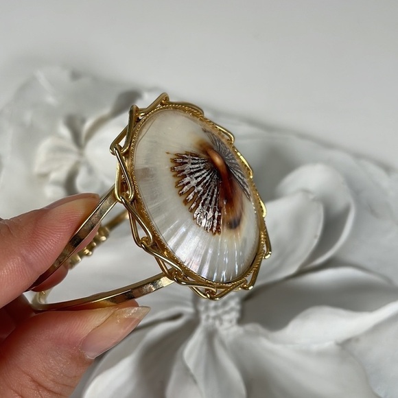 Shell Dove Clamp Style Bangle - Picture 12 of 15